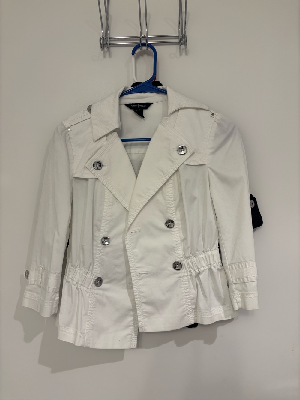 White House | Black Market White Double-Breasted Buttoned Light Jacket